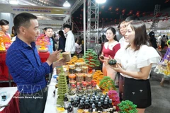 Los visitantes en la feria (Fuente: VNA) 
