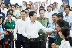 El presidente Luong Cuong se reúne con los votantes de Hoc Mon y Cu Chi. (Fuente: VNA)