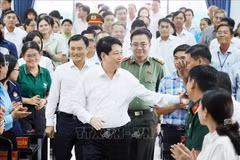El presidente Luong Cuong se reúne con los votantes de Hoc Mon y Cu Chi. (Fuente: VNA)