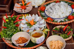 La elaboración tradicional de los rollos de arroz Thanh Tri en Hanoi reconocida como Patrimonio Cultural Inmaterial Nacional. (Foto: VNA)