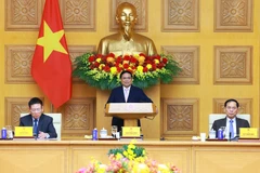 El primer ministro de Vietnam, Pham Minh Chinh, pronuncia un discurso en el coloquio (Fuente: VNA)