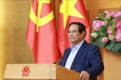 El primer ministro Pham Minh Chinh pronuncia un discurso en la reunión (Fuente: VNA)
