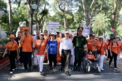 Más de cinco mil personas participan en la marcha solidaria “Por las víctimas del agente naranja/dioxina 2025”. (Fuente: VNA)