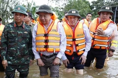 El secretario general del Partido Comunista de Vietnam, To Lam, visita la zona aislada por las inundaciones en la ciudad de Hue (Fuente: VNA) 