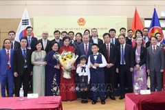 El secretario general del PCV, To Lam, se reúne con comunidad de connacionales en Corea del Sur (Fuente: VNA)