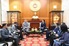 En la sesión de trabajo (Fuente: laodong.vn)