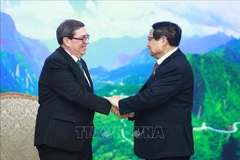 El primer ministro de Vietnam, Pham Minh Chinh, y el ministro de Relaciones Exteriores de Cuba, Bruno Rodríguez Parrilla. (Fuente: VNA)