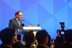 El primer ministro de Malasia, Anwar Bin Ibrahim, pronuncia un discurso en la 22.ª edición del Diálogo de Shangri-La (Fuente: VNA) 