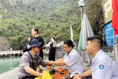 Chequeo de salud para turistas extranjeros en Quang Ninh (Fuente: VNA)