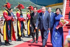 El secretario general del Partido Comunista de Vietnam, To Lam, y su esposa, inician la visita de Estado a Corea del Sur. (Fuente: VNA)