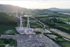 La línea de transmisión de 500kV circuito 3 que atraviesa la provincia de Ha Tinh (Fuente: VNA)