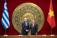 El vicepresidente de la Asamblea Nacional de Vietnam, Nguyen Duc Hai, y el vicepresidente primero del Parlamento de Grecia, Ioannis Plakiotakis. (Fuente: daibieunhandan.vn) 