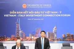 El ministro de Finanzas, Nguyen Van Thang, pronuncia un discurso en el Foro de Conexión de Inversiones Vietnam-Italia en Milán, capital de la región de Lombardía, Italia (Foto: Ministerio de Relaciones Exteriores)