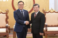 El presidente del Tribunal Popular Supremo de Vietnam, Le Minh Tri, y el embajador de Corea del Sur en Hanoi, Choi Young Sam. (Fuente: VNA)