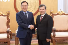 El presidente del Tribunal Popular Supremo de Vietnam, Le Minh Tri, y el embajador de Corea del Sur en Hanoi, Choi Young Sam. (Fuente: VNA)
