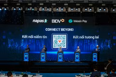 En la ceremonia de anuncio de la ampliación de los servicios de pago QR transfronterizos entre Vietnam y China. (Foto: NAPAS)
