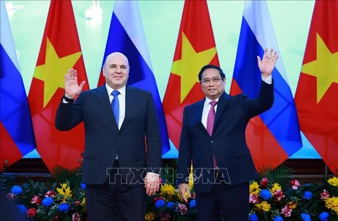 El primer ministro de Rusia, Mikhail Mishustin, concluyó su exitosa visita oficial a Vietnam, realizada por invitación de su homólogo anfitrión, Pham Minh Chinh. (Fuente: VNA)