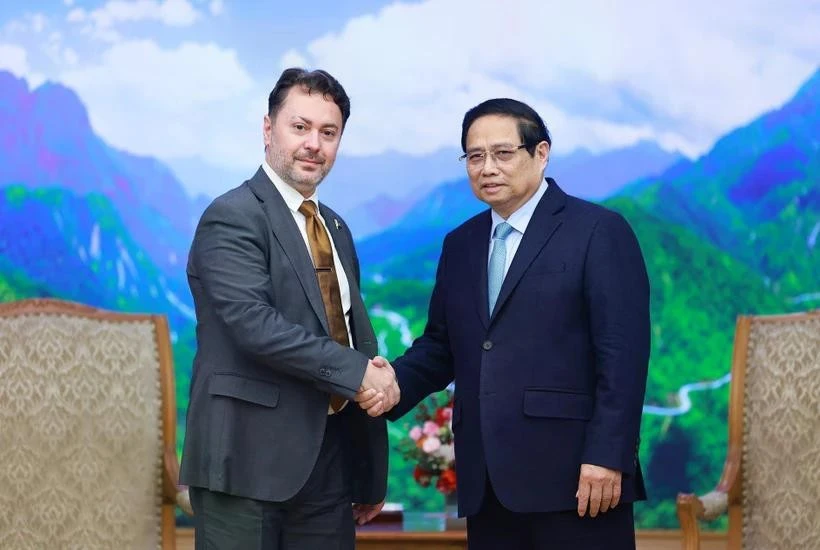 El primer ministro de Vietnam, Pham Minh Chinh, recibe al embajador de Pakistán en el país, Kohdayar Marri. (Foto: VNA)