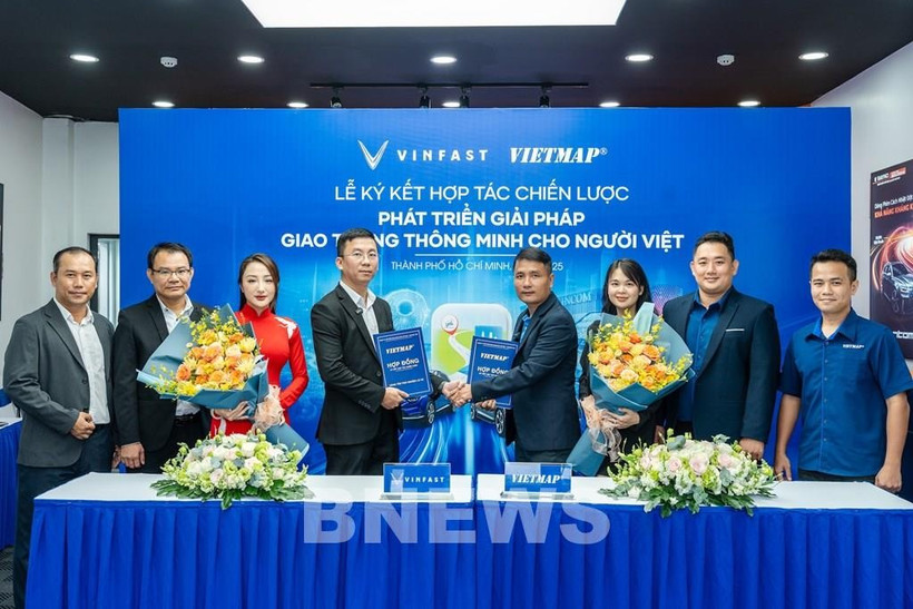VinFast y Vietmap firman un memorando de entendimiento sobre cooperación estratégica. (Foto: VNA)