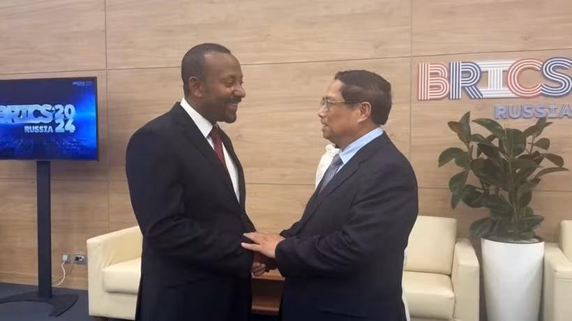 El primer ministro Pham Minh Chinh y su homólogo etíope Abiy Ahmed se reunieron en octubre de 2024 en Rusia (Foto: VNA)
