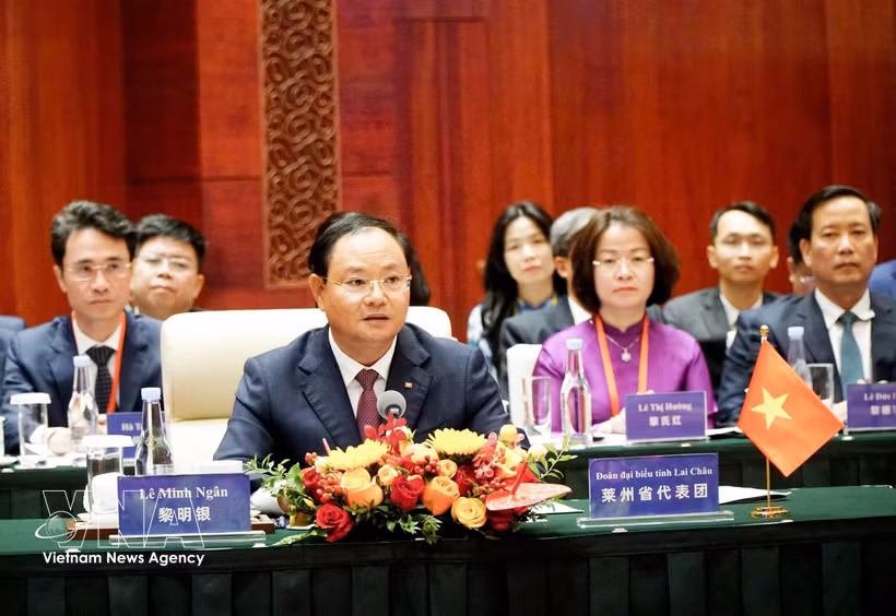 Le Minh Ngan, miembro del Comité Central del Partido, secretario del Comité partidista del Partido y presidente del Consejo Popular de Lai Chau,, habla en la reunión. Foto: VNA