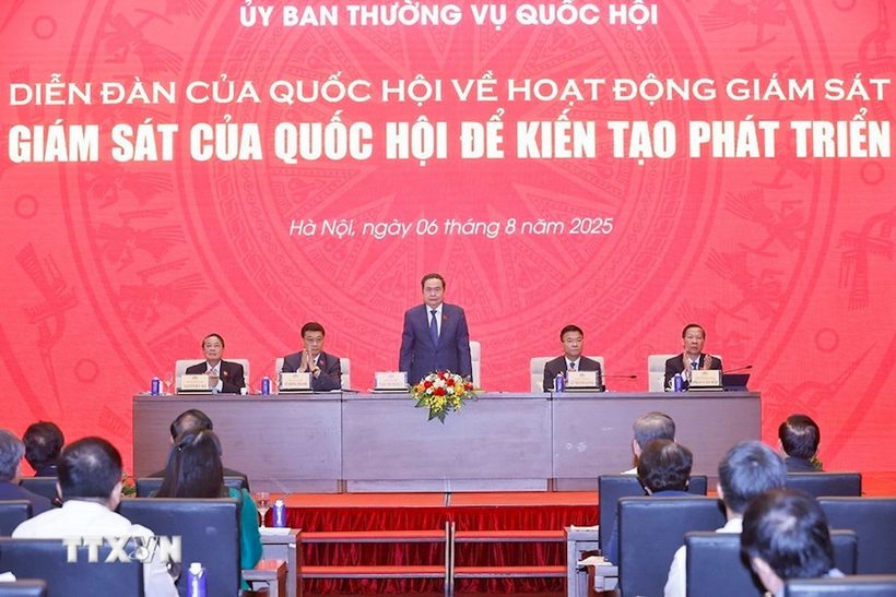 El presidente de la Asamblea Nacional, Tran Thanh Man, habla en el foro. (Foto: VNA)