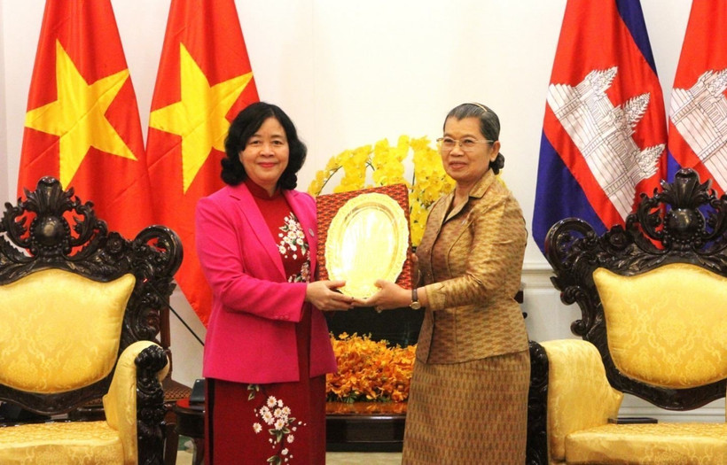 Organizaciones de masas de Vietnam y Camboya fortalecen contactos de alto nivel