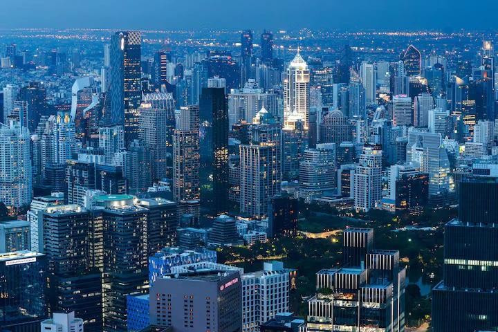 El horizonte con el crepúsculo fue fotografiado durante el atardecer en Bangkok, Tailandia, el 15 de mayo de 2025. (Foto: Reuters)