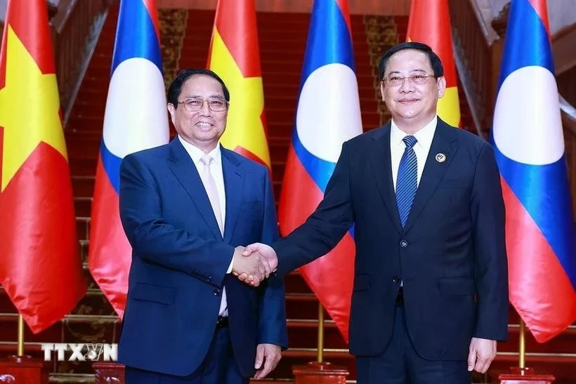 El primer ministro Pham Minh Chinh se reunió con su homólogo de Laos y presidente de la ASEAN 2024, Sonexay Siphandone, en ocasión de las cumbres de la ASEAN en Vientiane en octubre en Vientiane. (Foto: VNA)