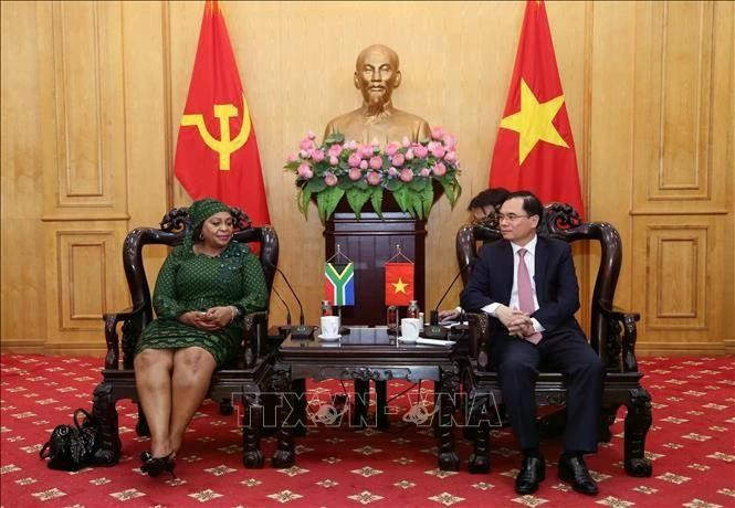 Vietnam y Sudáfrica fortalecen cooperación en la formación de líderes y gerentes