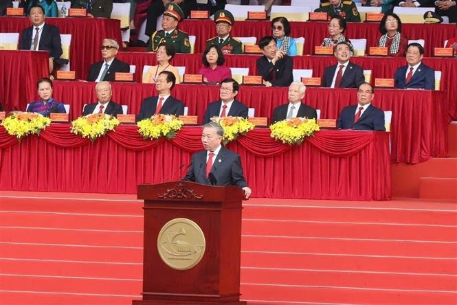 El secretario general del Partido Comunista de Vietnam, To Lam, pronuncia un discurso en la ceremonia conmemorativa. (Foto: VNA)