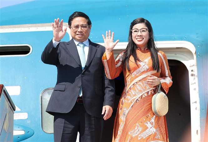El primer ministro de Vietnam, Pham Minh Chinh, y su esposa. (Foto: VNA)