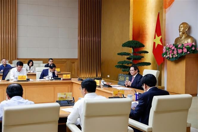 El primer ministro de Vietnam, Pham Minh Chinh, preside la reunión sobre el desarrollo de un comercio equilibrado y sostenible con Estados Unidos. (Foto: VNA(