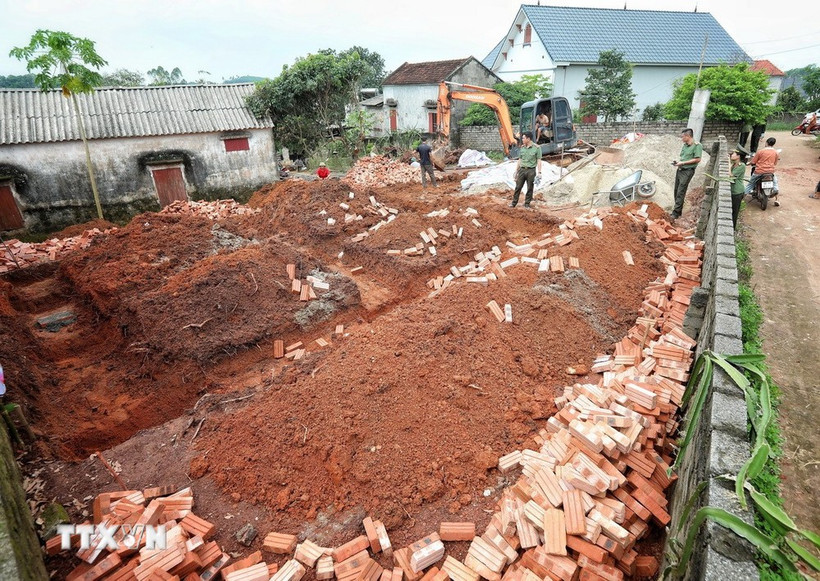 Construcción de viviendas para familias con méritos revolucionarios en situación de dificultad en la provincia de Bac Giang. (Foto: VNA)