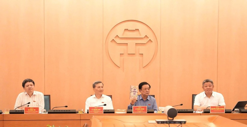 La delegación supervisora ​​de la Asamblea Nacional en la sesión de trabajo con las autoridades de Hanoi (Foto: VNA)