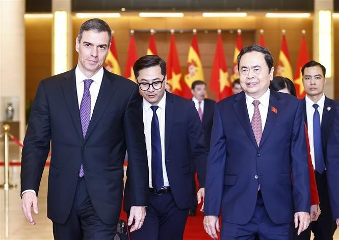 El presidente de la Asamblea Nacional de Vietnam, Tran Thanh Man, y el presidente del Gobierno de España, Pedro Sánchez. (Foto: VNA)