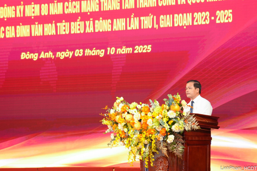 Nguyen Van Thieng, presidente del Comité Popular de Dong Anh, habla en la reunión. (Foto: https://donganh.hanoi.gov.vn)