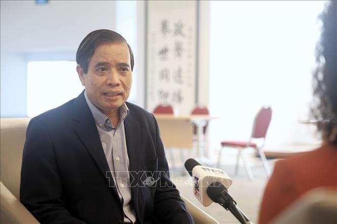 El profesor Vu Minh Khuong de la Escuela de Políticas Públicas Lee Kuan Yew (Singapur). (Foto: VNA)