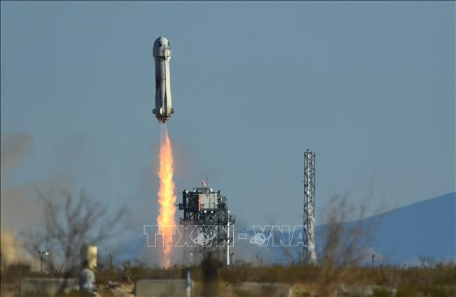 El cohete New Shepard de Blue Origin despega del Sitio de Lanzamiento Uno, cerca de Van Horn, Texas, Estados Unidos. Foto: AFP/VNA