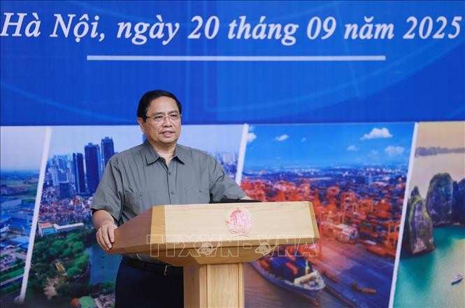 El primer ministro Pham Minh Chinh habla en la reunión. (Foto: VNA)