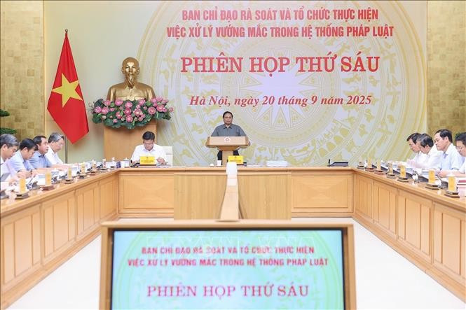 El primer ministro de Vietnam, Pham Minh Chinh preside la reunión (Fuente: VNA)