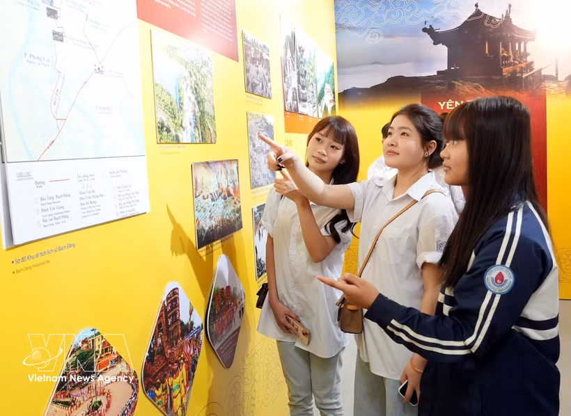 Exposición presenta el patrimonio cultural mundial Yen Tu – Vinh Nghiem – Con Son, Kiep Bac. Foto: VNA