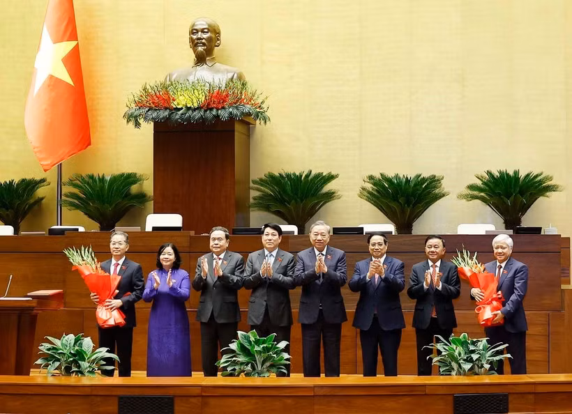 Nguyen Van Quang presta juramento ante la Asamblea Nacional y el pueblo. (Foto: VNA)
