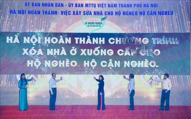 Anuncian la finalización del programa de eliminar las viviendas degradadas de los hogares pobres y casi pobres de Hanoi en 2024. (Foto: Nguyen Thang/VNA)