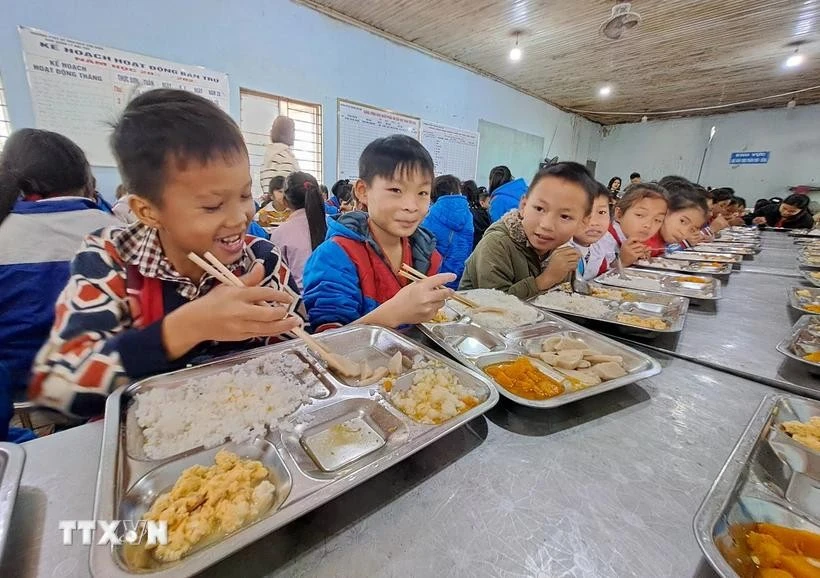Alumnos del internado de primaria y secundaria Xin Chai para minorías étnicas, en el distrito de Vi Xuyen, provincia de Ha Giang. (Foto: VNA)
