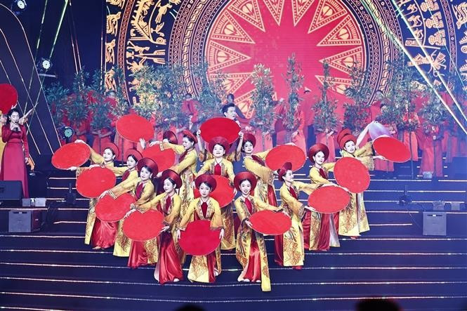 El programa artístico en el evento. (Foto: VNA)