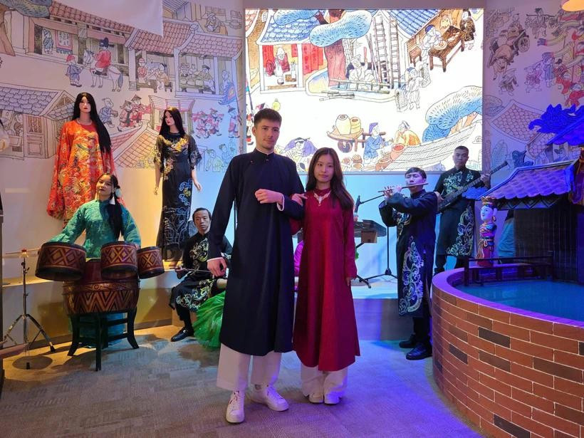 La presentación del Ao Dai en la EXPO Osaka 2025. (Foto: Departamento de Cooperación Internacional)
