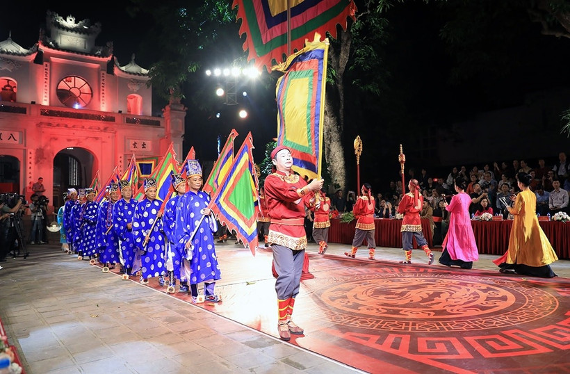 El programa “Campana de Tran Vu” en el templo Quan Thanh. (Foto: hanoimoi.vn)