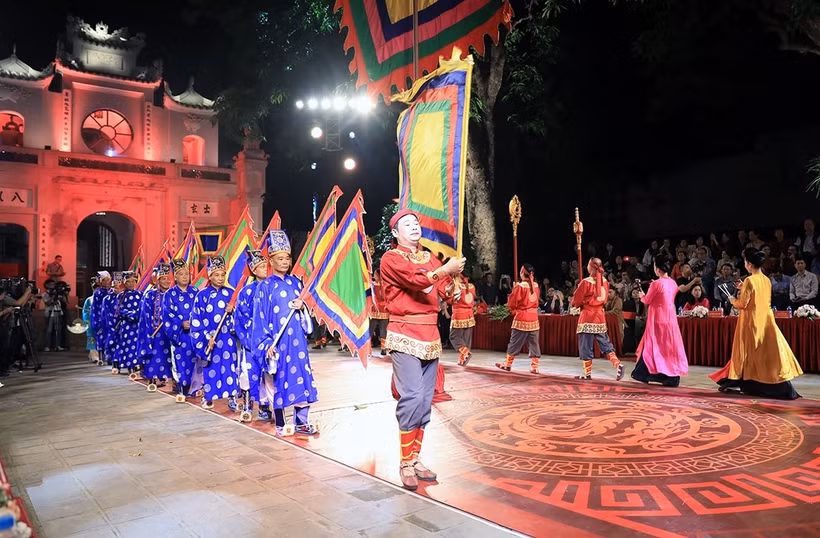El programa “Campana de Tran Vu” en el templo Quan Thanh. (Foto: hanoimoi.vn)
