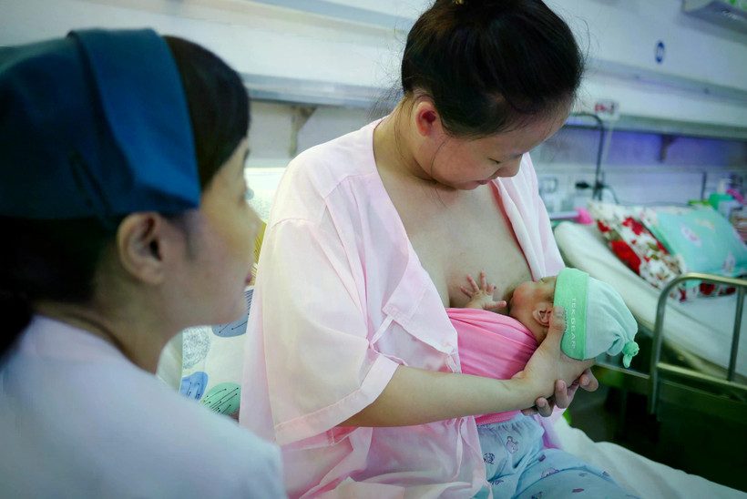 Atención a la salud materna e infantil en un hospital en Da Nang (Foto: OMS)